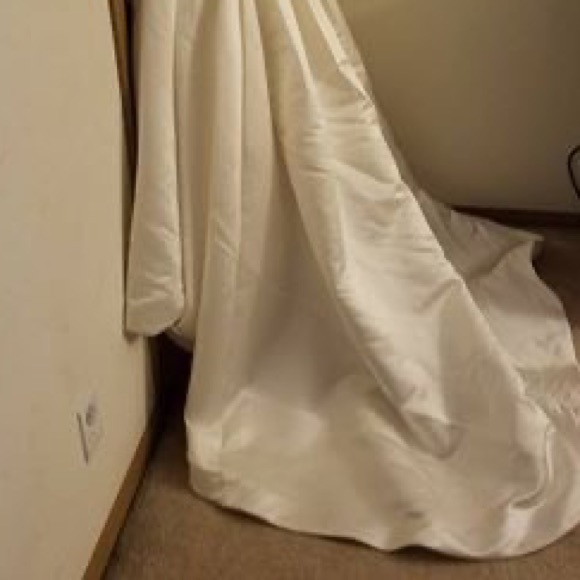 Oleg Cassini Wedding Gown - Picture 6 of 8